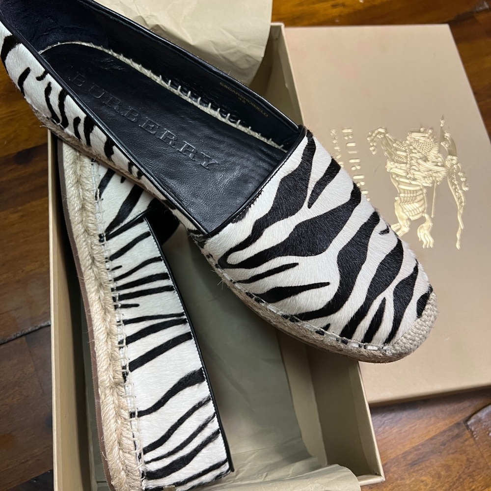 Womens Burberry shoes - Picture 5 of 5